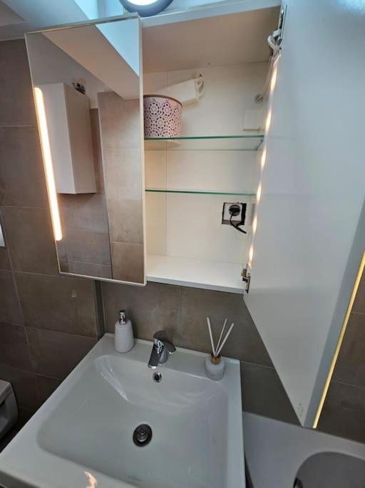 Affordable Suite In Vienna'S Hotpoint Kültér fotó
