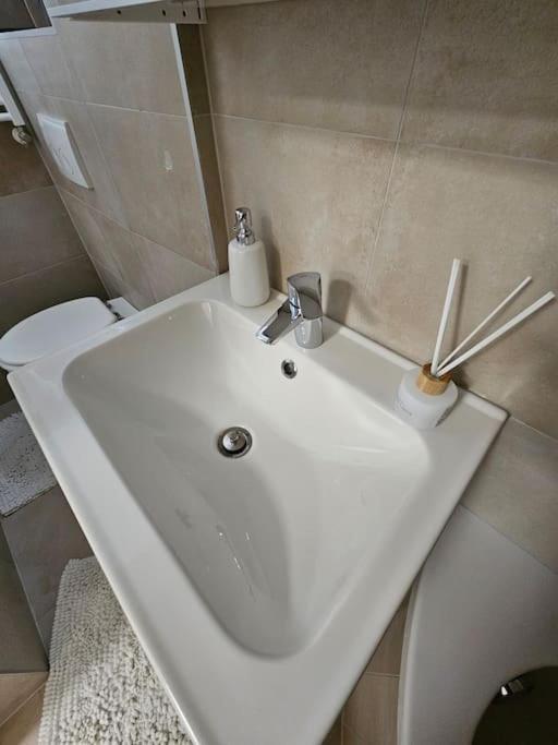 Affordable Suite In Vienna'S Hotpoint Kültér fotó